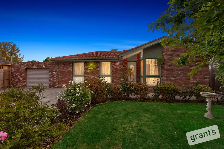 8 Earlston Square, Berwick VIC 3806