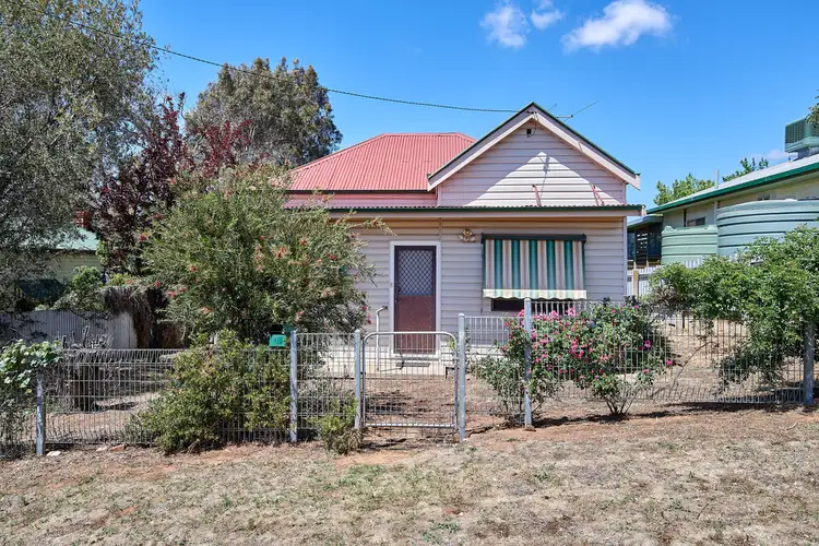 42 Thomas Street, Junee NSW 2663