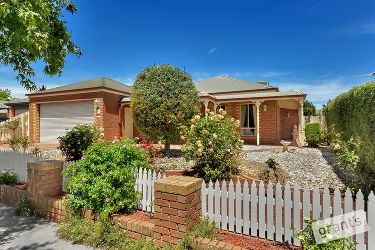 10 Turnberry Avenue