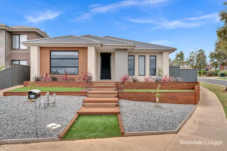 16 Creekside Boulevard, Manor Lakes VIC 3024