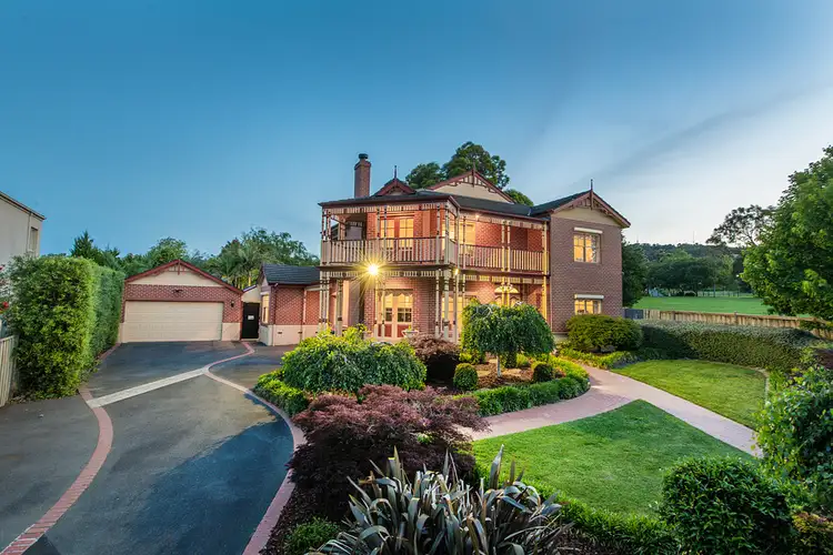 12 Rosewood Boulevard, Lysterfield VIC 3156