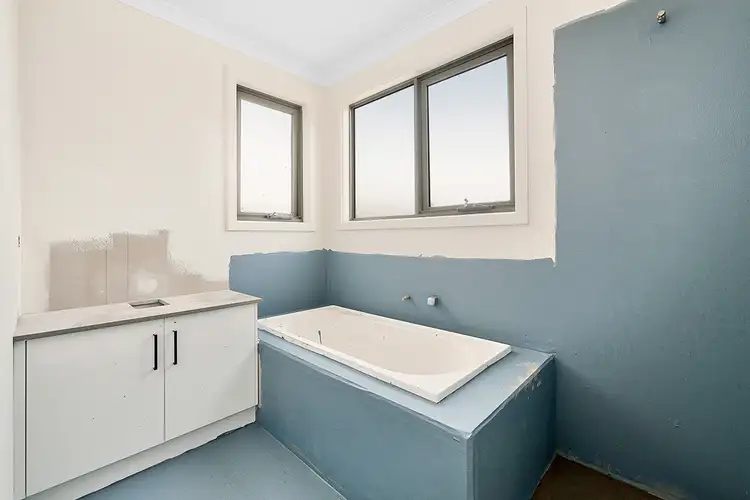 Fifth view of Homely house listing, 1/15 Lanthorn Crescent, Cranbourne East VIC 3977