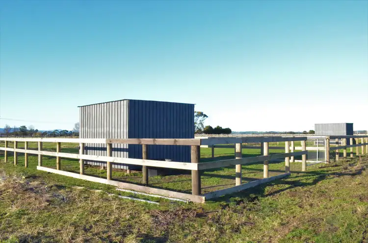455 bunyip modella road, Iona VIC 3815