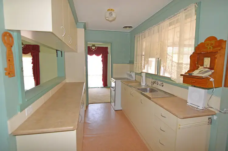 Fifth view of Homely house listing, 10 Mulga Street, Red Cliffs VIC 3496
