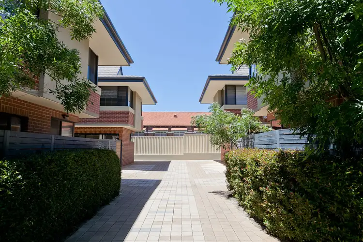 8/13 Groves Avenue, Attadale WA 6156