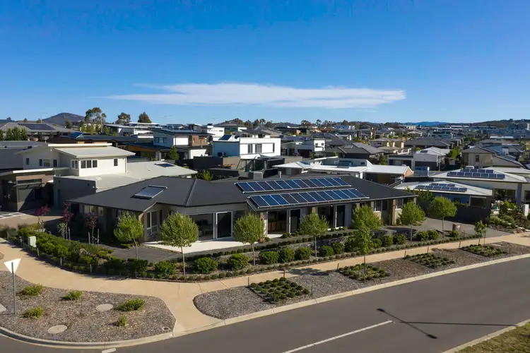 98 Edgeworth Parade, Coombs ACT 2611
