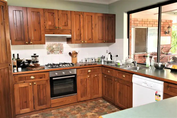 9 RUSSELL STREET, Pinjarra WA 6208