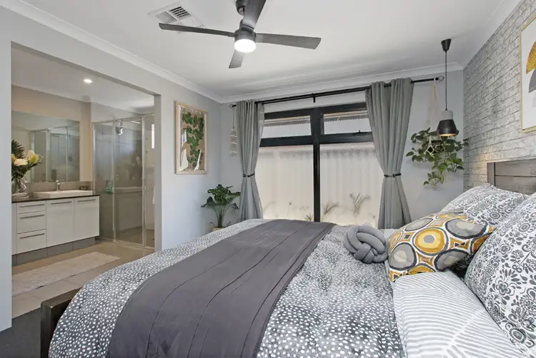 33 Nandina Avenue, Sinagra WA 6065