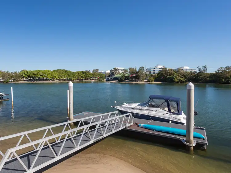 2/191 Stanhill Drive
