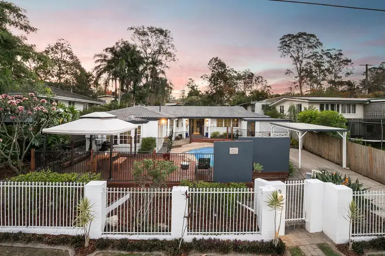 32 Trenton Street, Kenmore QLD 4069