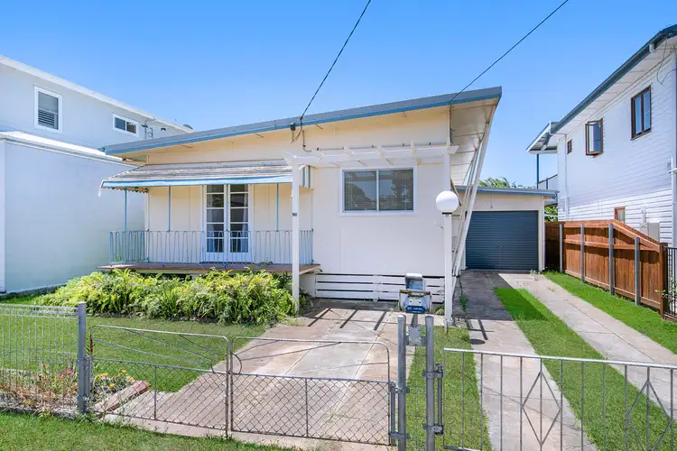 8 Bramble Street, Woody Point QLD 4019