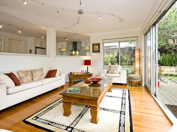 6 Hurstford Close