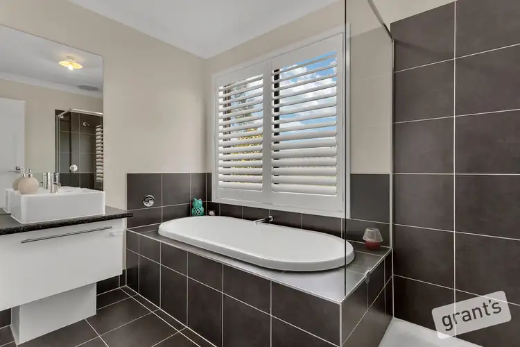 Seventh view of Homely house listing, 6 Lockbank Place, Cranbourne East VIC 3977