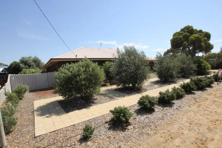 Fifth view of Homely house listing, 4 - 6 Cowan Way, Merredin WA 6415