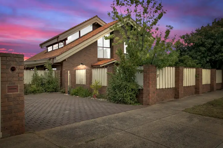 17 Essex Drive, Melton VIC 3337