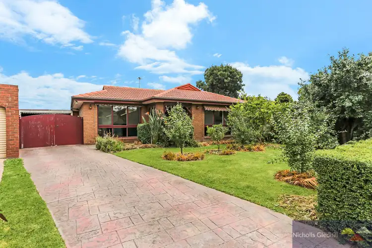 27 Primrose Hills Close, Endeavour Hills VIC 3802