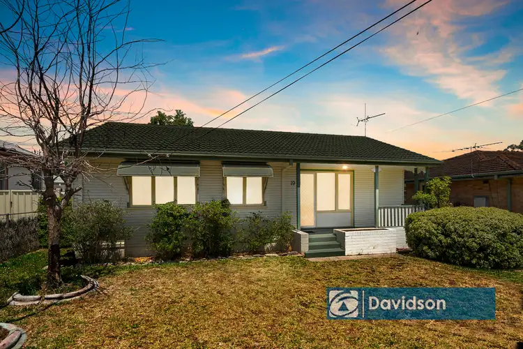 19 Salamaua Crescent, Holsworthy NSW 2173