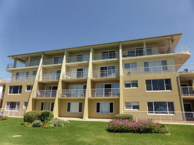 1- 16 PACIFIC PARADE, Yamba NSW 2464