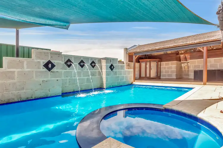 10 Simla Place, Caversham WA 6055