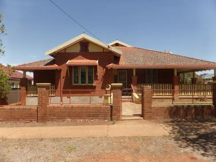 20 Armstrong Street, Parkes NSW 2870