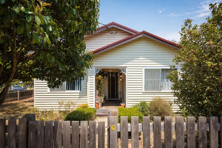 10 Hoyer St, Cobargo NSW 2550