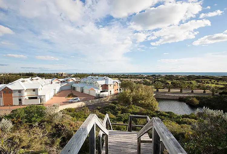 3/2 Albenga Place, Secret Harbour WA 6173
