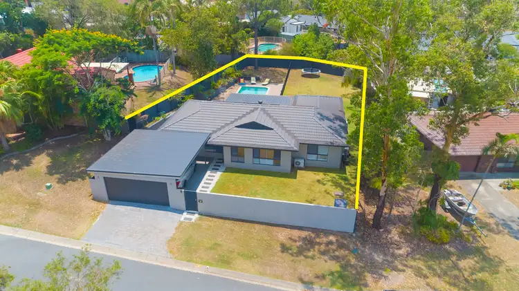 11 Queenscliff Cres, Robina QLD 4226