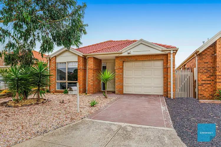 15 Naracoorte Drive, Caroline Springs VIC 3023