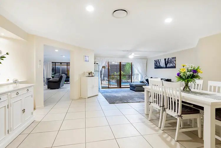 12 Cheltenham Place, Forest Lake QLD 4078