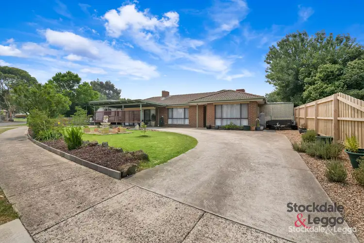 27 Bluegrass Crescent, Pakenham VIC 3810