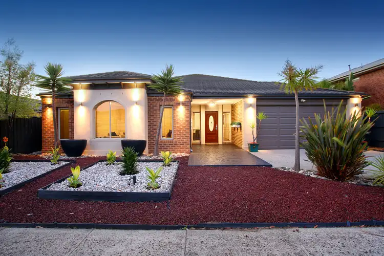 7 Newton Drive, Cranbourne North VIC 3977