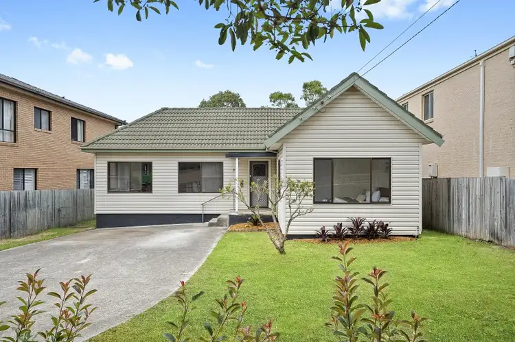 33 McIntosh Rd, Dee Why NSW 2099