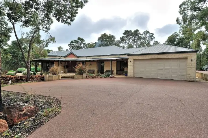 28 Dumas Drive, Bedfordale WA 6112