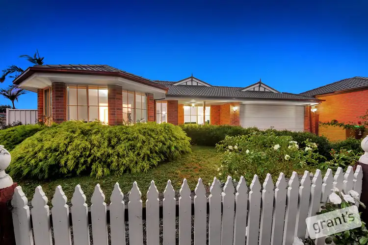 2 Glenisla Way, Berwick VIC 3806