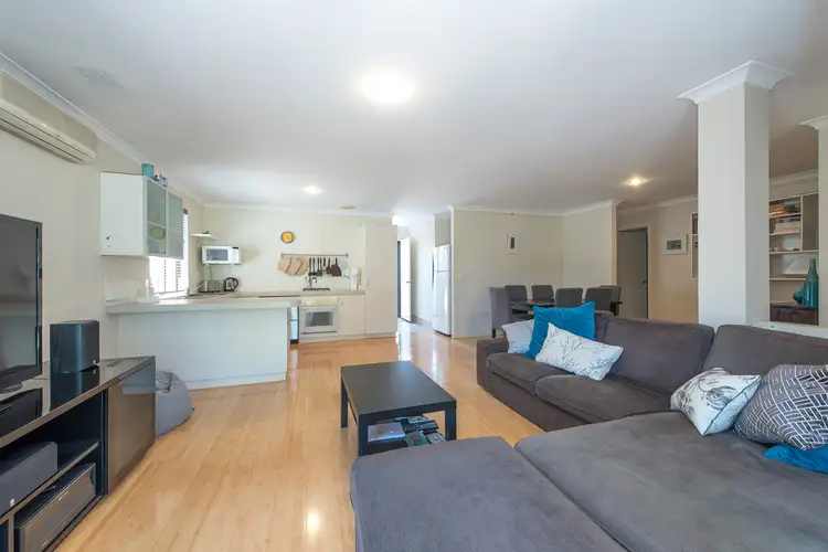 1/8 Ravenswood Drive, Nollamara WA 6061