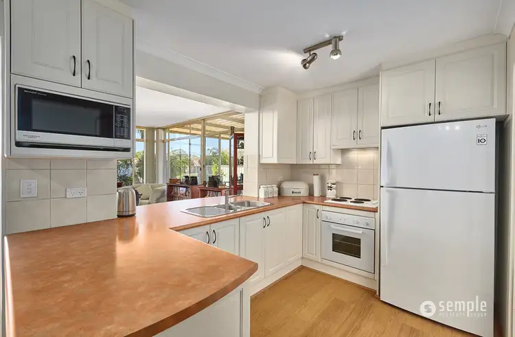 4 McLernon Place, South Lake WA 6164