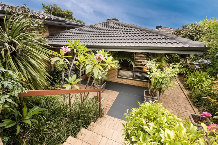 2/32 Yeovil Crescent