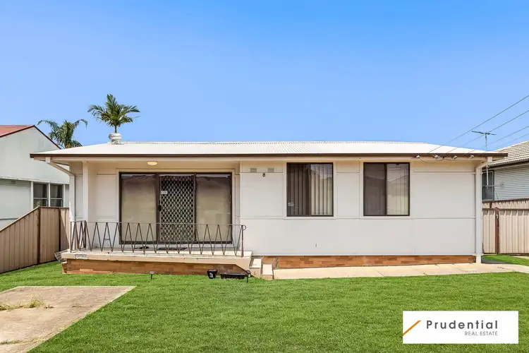 8 Clingan Ave, Lurnea NSW 2170