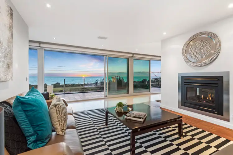 17 Nepean Highway, Seaford VIC 3198