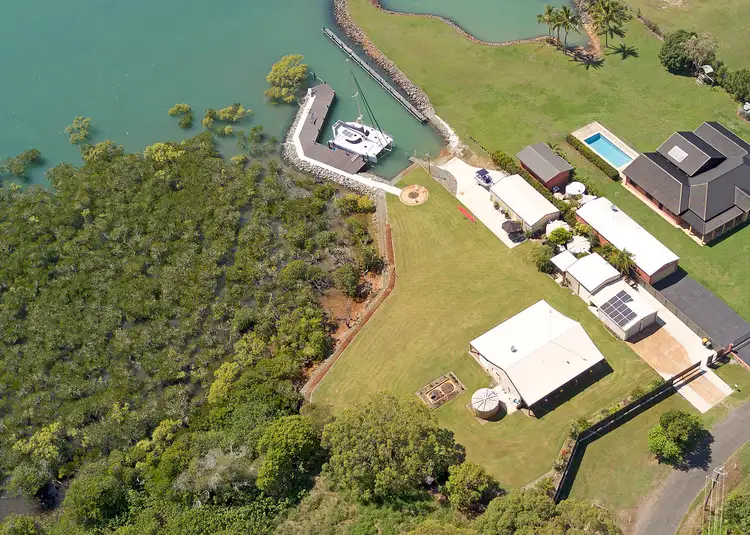 25 Pelican Avenue, Booral QLD 4655