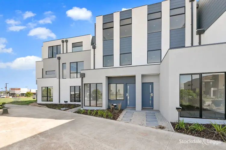 3/3 Park Orchard Drive, Pakenham VIC 3810