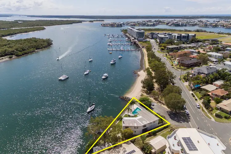 2 Paradise Parade, Paradise Point QLD 4216