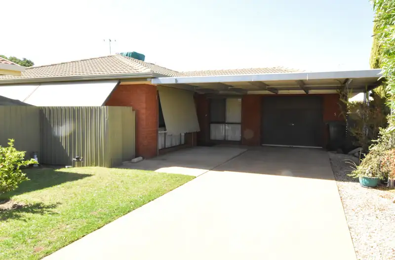 Main view of Homely townhouse listing, 5 433 WOOD STREET, Deniliquin NSW 2710