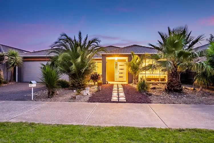 67 Thunderbolt Drive, Cranbourne East VIC 3977