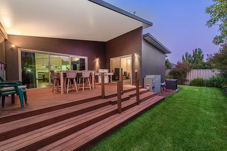 34 Prendergast Avenue, Cranbourne East VIC 3977