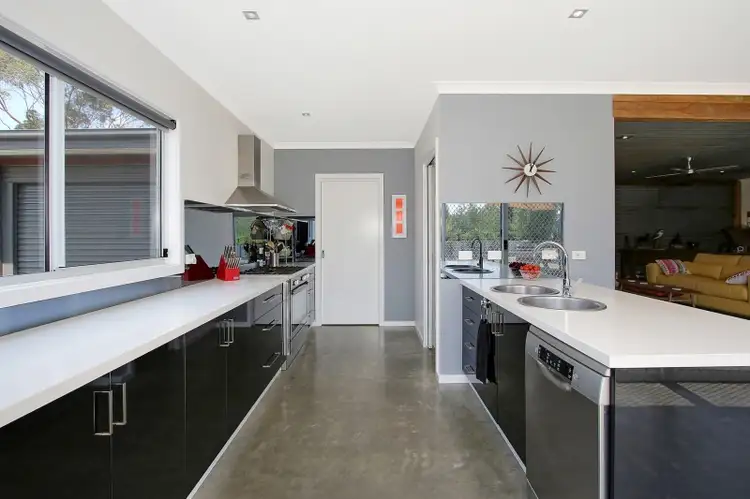 Fifth view of Homely house listing, 8 Silva Drive, Benalla VIC 3672