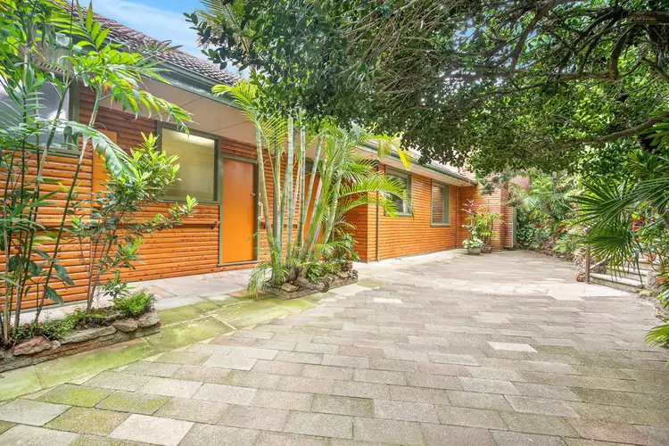 4 Esdaile Place