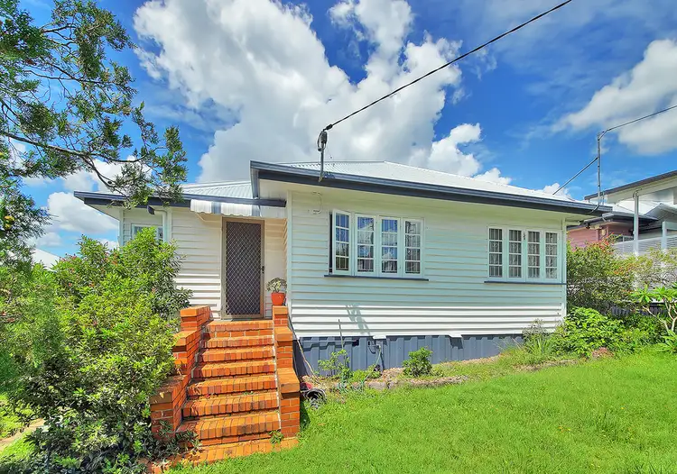 18 Dinmore, Moorooka QLD 4105