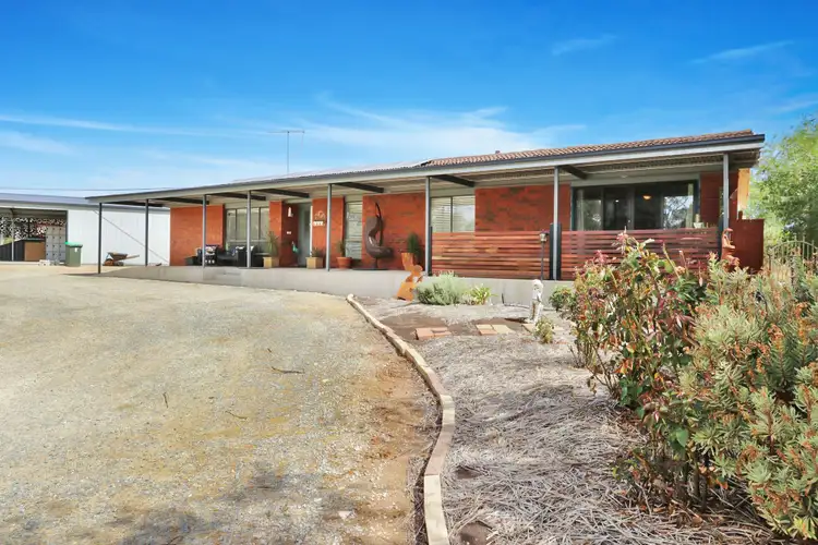 8 Austin Place, Coolamon NSW 2701