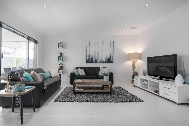 Sixth view of Homely house listing, 5 Seville Way, Aubin Grove WA 6164